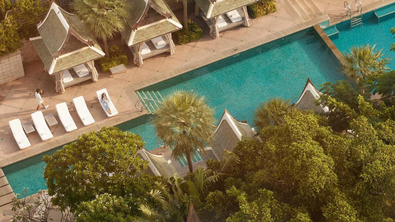 The Peninsula Bangkok Hotel Екстериор снимка The swimming pool at the hotel