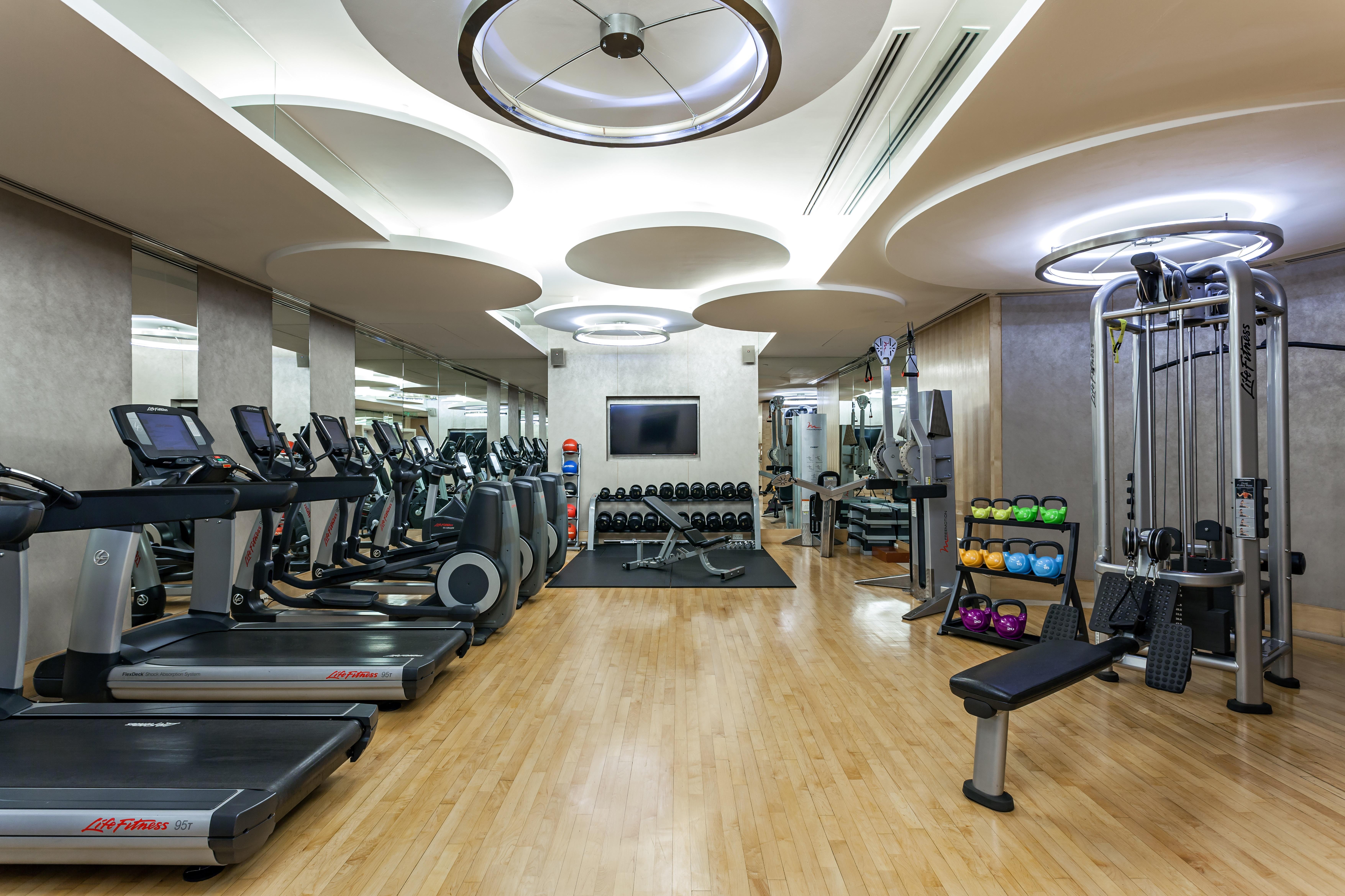 The Peninsula Bangkok Hotel Екстериор снимка The gym at the hotel